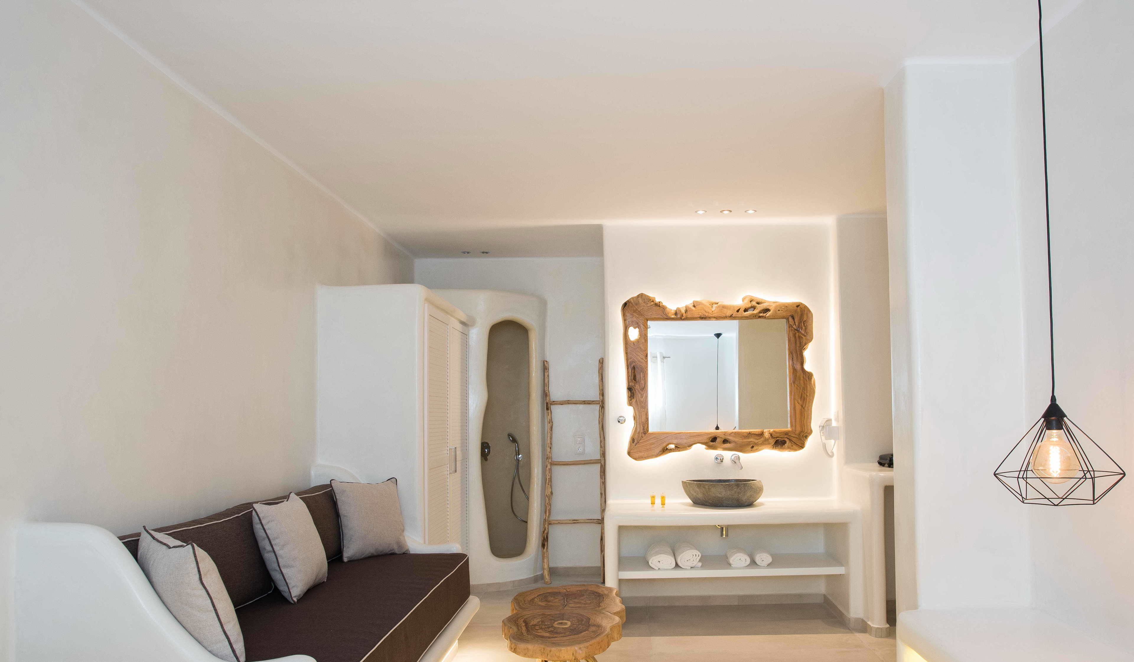 suite, sea view | living area | flat-screen tv