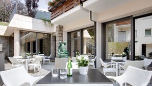 Outdoor dining - Grand Hotel Presolana (Castione della Presolana)