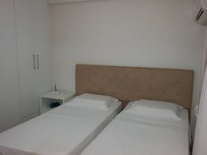 Quarto solteiro standard | Cofres nos quartos, berços grátis, camas extras/dobráveis (sobretaxa)