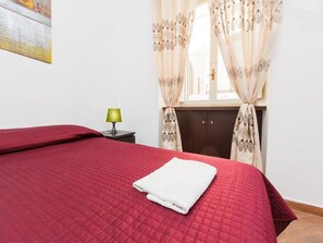 Double or Twin Room, Private Bathroom - Romangelo 2 Hostel (Rome)
