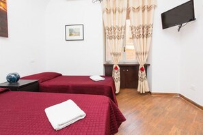 Double or Twin Room, Private Bathroom - Romangelo 2 Hostel (Rome)