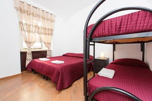 Quadruple Room - Romangelo 2 Hostel (Rome)