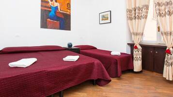 Triple Room | Soundproofing, free cribs/infant beds, free WiFi