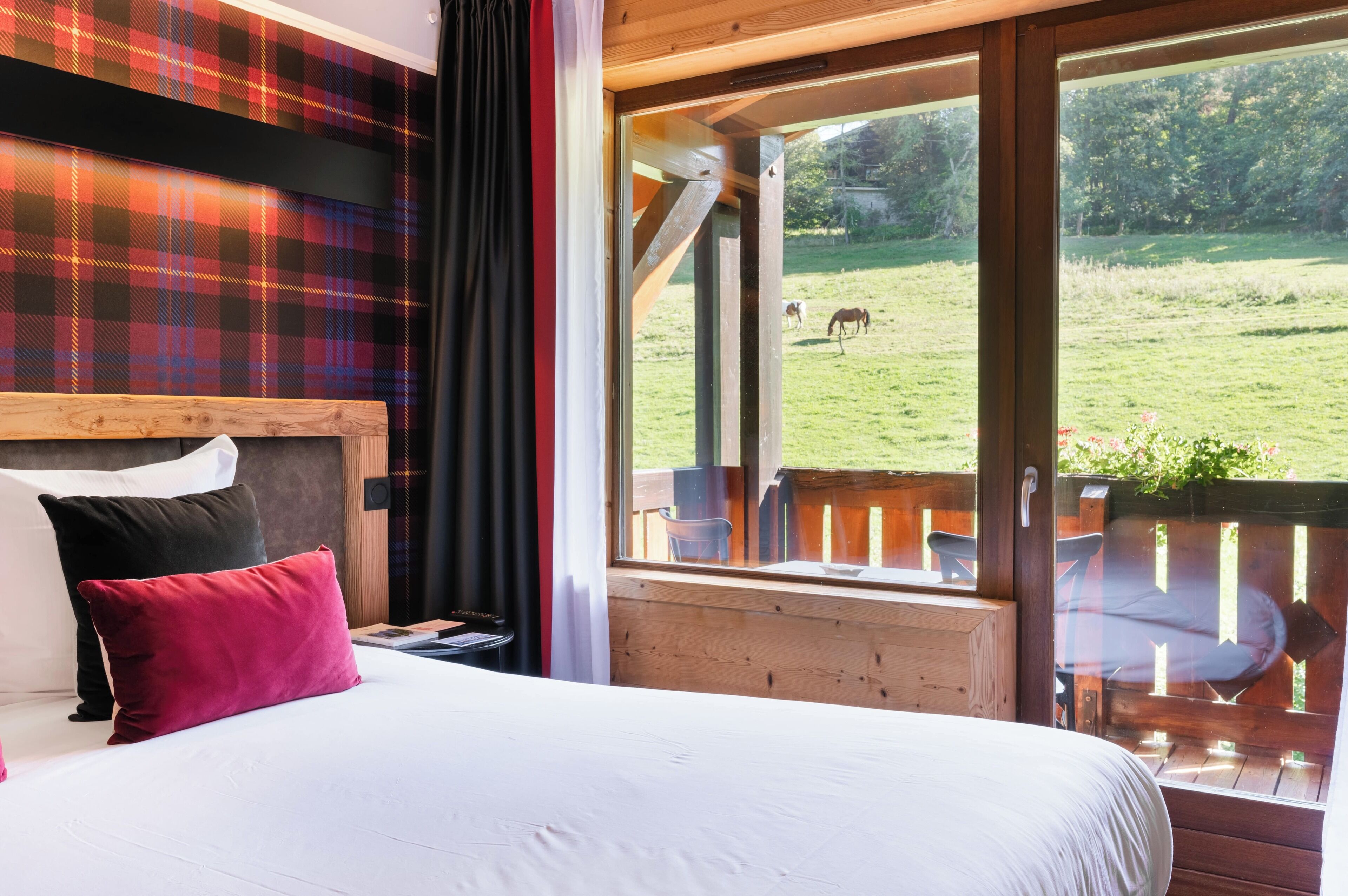 Room (La Bonbonniere) | Premium bedding, free cribs/infant beds, free WiFi, bed sheets