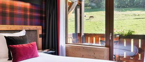 Room (La Bonbonniere) | Premium bedding, free cribs/infant beds, free WiFi, bed sheets