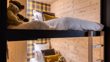 Premium bedding, free cots/infant beds, free WiFi, bed sheets