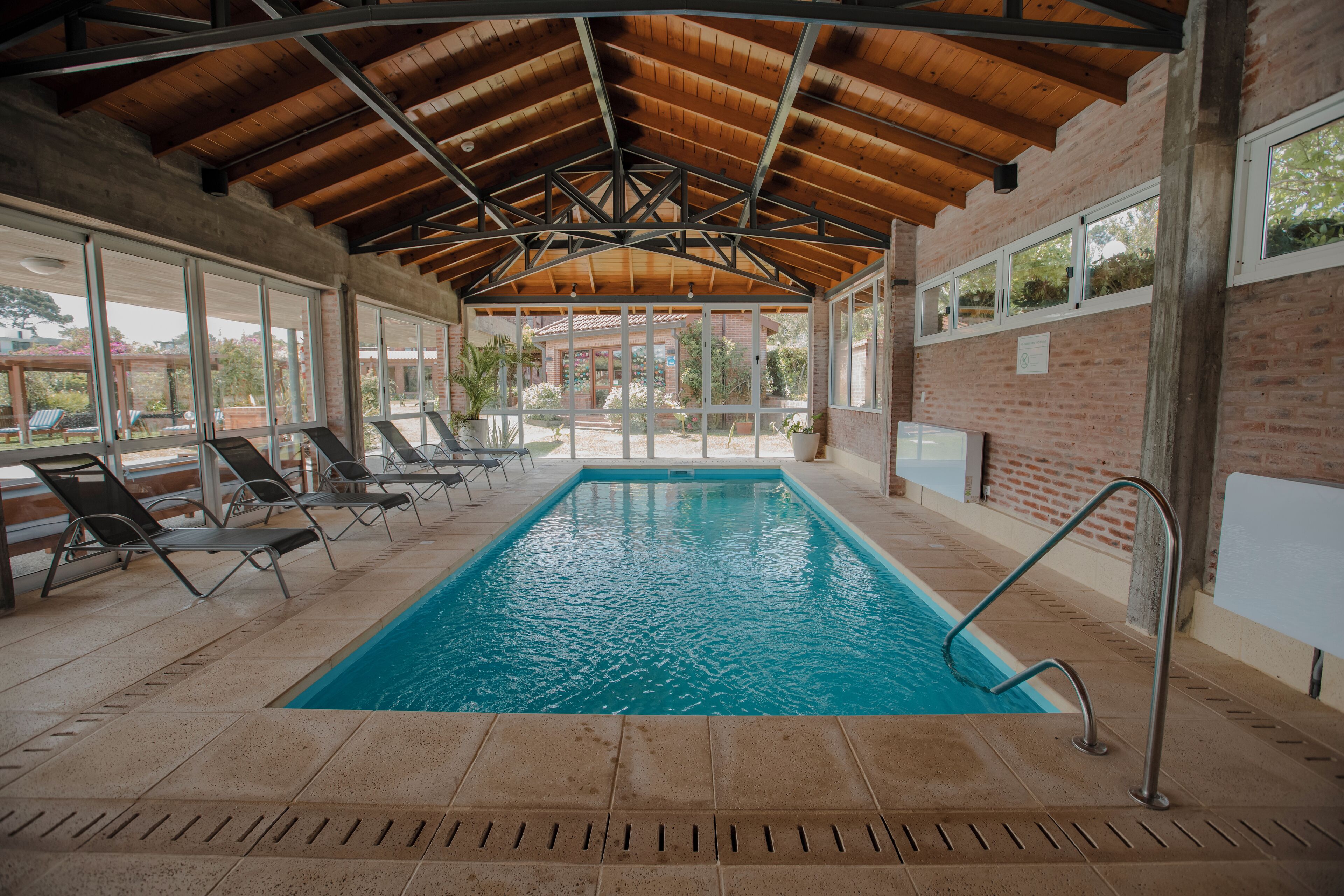 Indoor pool, 2 outdoor pools