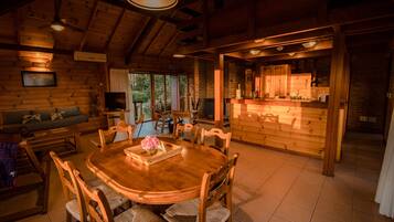 Cabaña superior (Deck) | Ropa de cama de alta calidad y caja de seguridad en la habitación