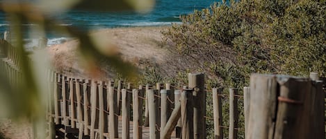 Sable blanc, serviettes de plage