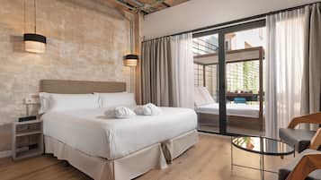 Premium tweepersoonskamer, terras | 1 slaapkamer, luxe beddengoed, donsdekens, een minibar