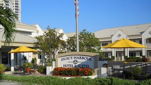 Unclassified image, 3 of 30, button - Legacy Harbour Hotel & Suites (Fort Myers)