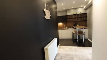 Apartment (Yellow/Black) | Living area