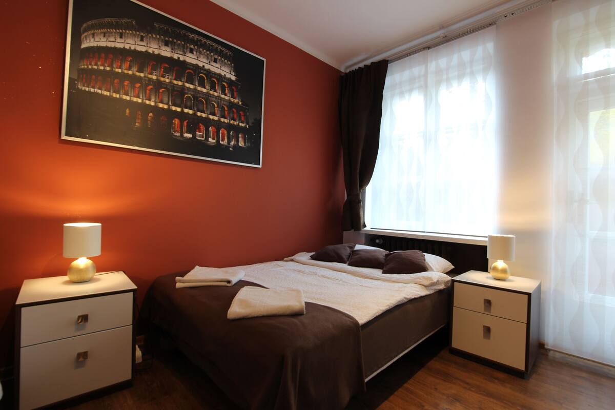 Apartamento (Ruby) | Ropa de cama de alta calidad y tabla de planchar con plancha