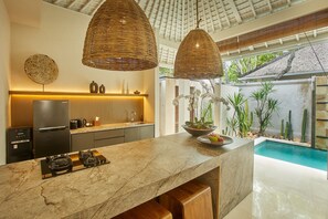 Full-sized fridge, coffee/tea maker, electric kettle, toaster - Ahimsa Beach (Jimbaran)