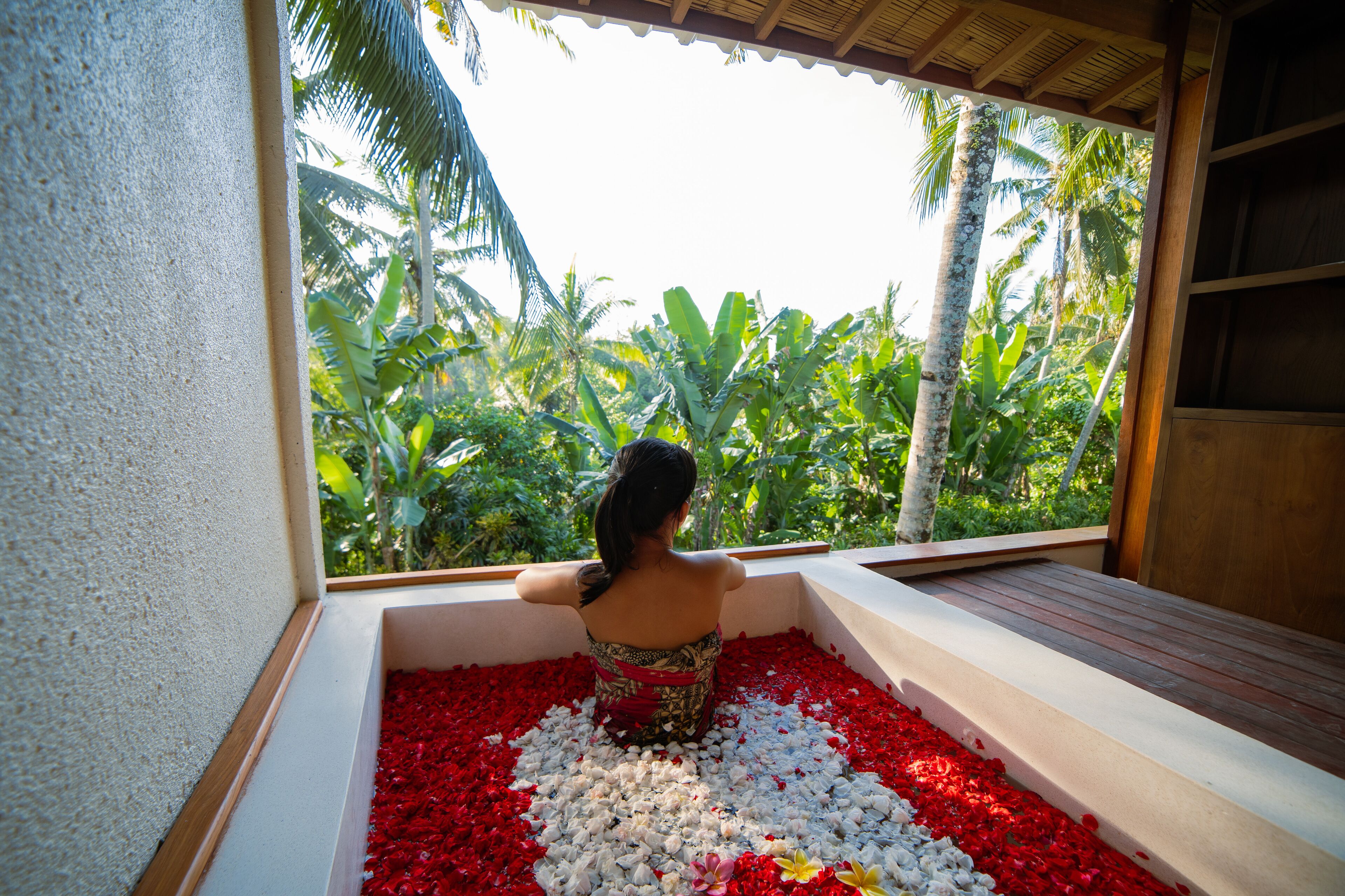 身體療程、芳香療法、體膜護理、身體磨砂、修手甲/腳甲、按摩服務