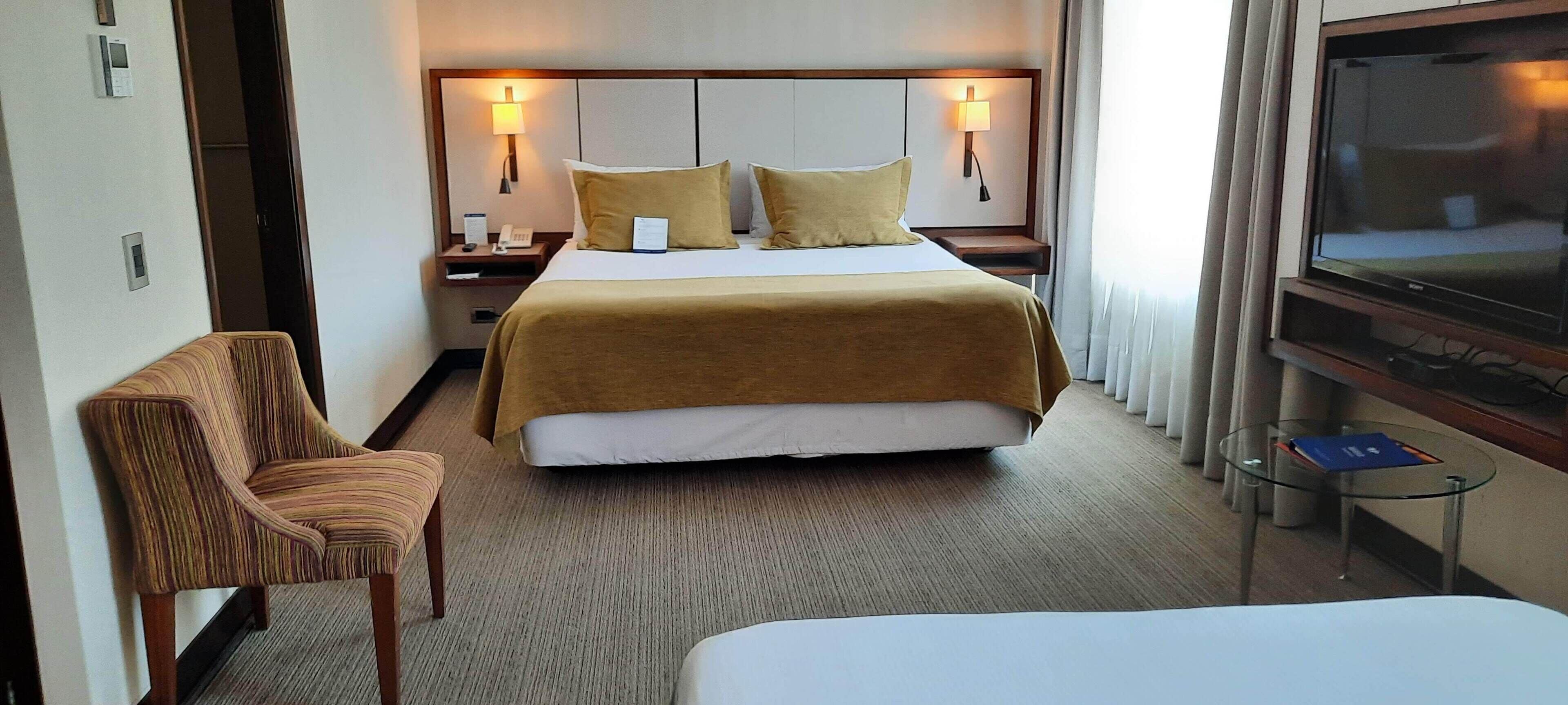 family room | 1 bedroom, in-room safe, free wifi, bed sheets