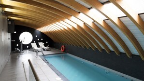 Innendørsbasseng