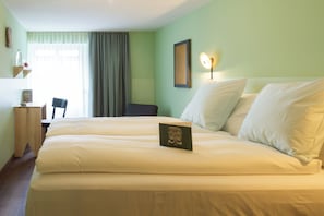 Chambre Familiale, 2 grands lits, non-fumeur, salle de bains privée