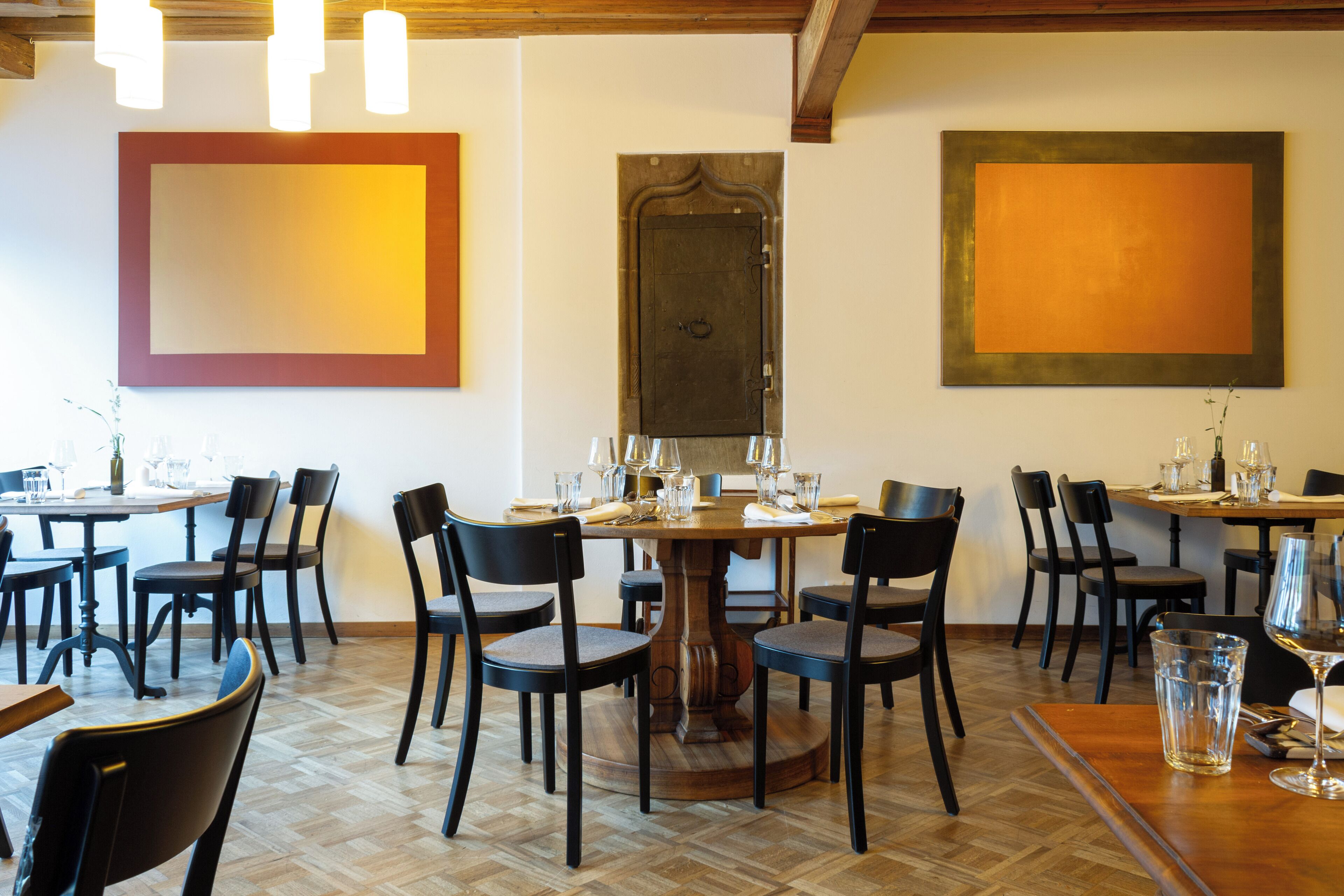 breakfast, lunch, dinner served; regional cuisine