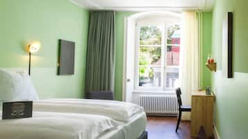 Premium bedding, down comforters, in-room safe, individually decorated