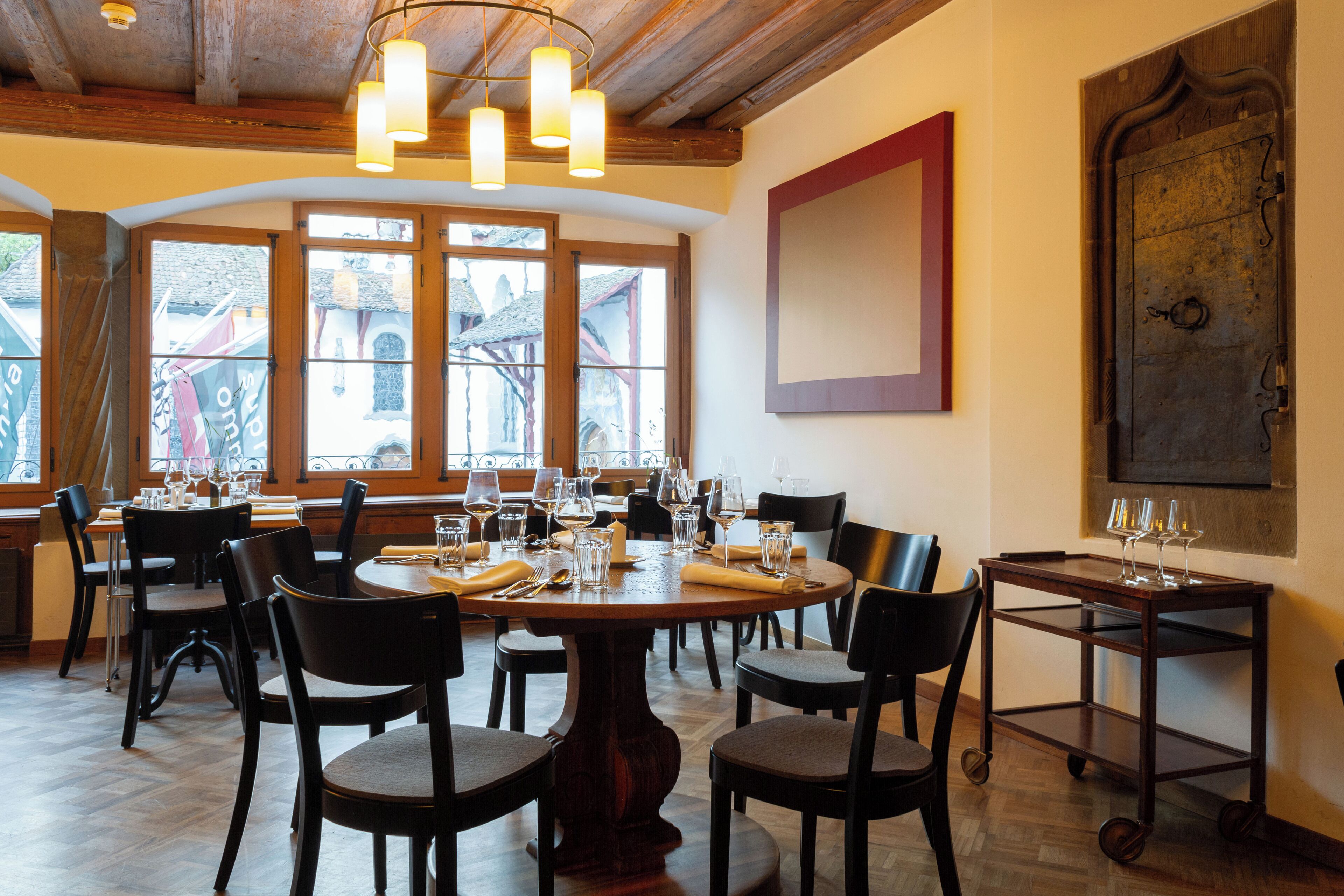 breakfast, lunch, dinner served; regional cuisine