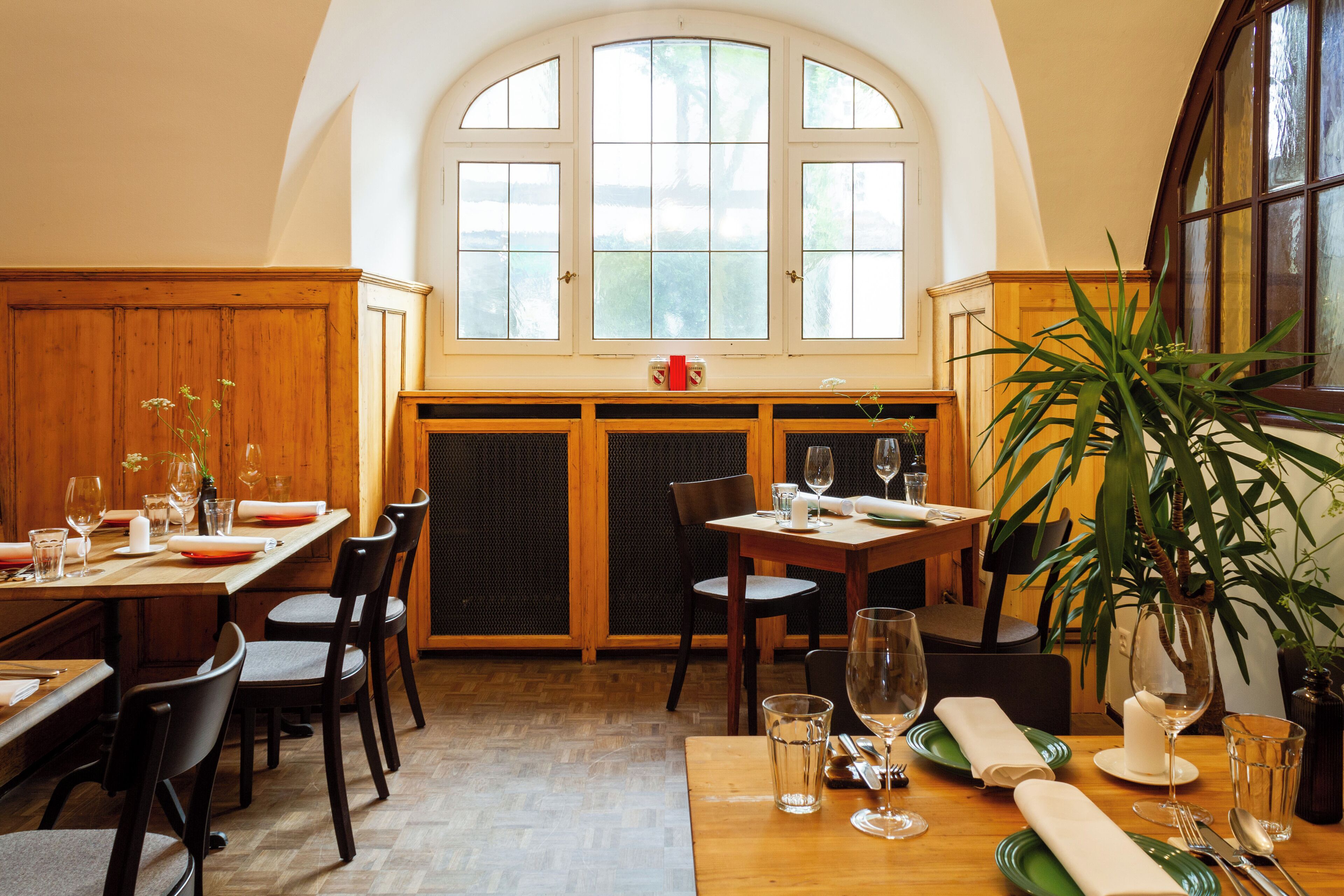 breakfast, lunch, dinner served; regional cuisine