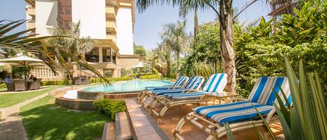 Outdoor pool, pool loungers