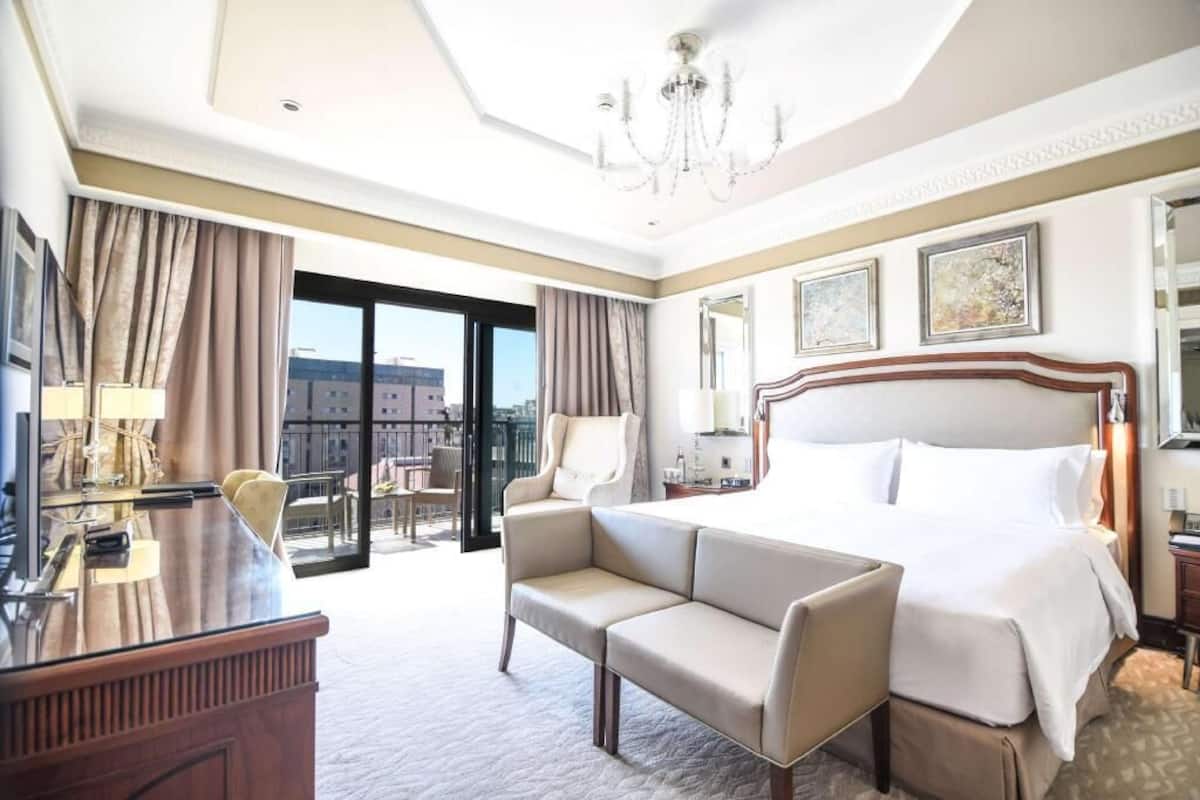 Premium bedding, memory foam beds, minibar, in-room safe