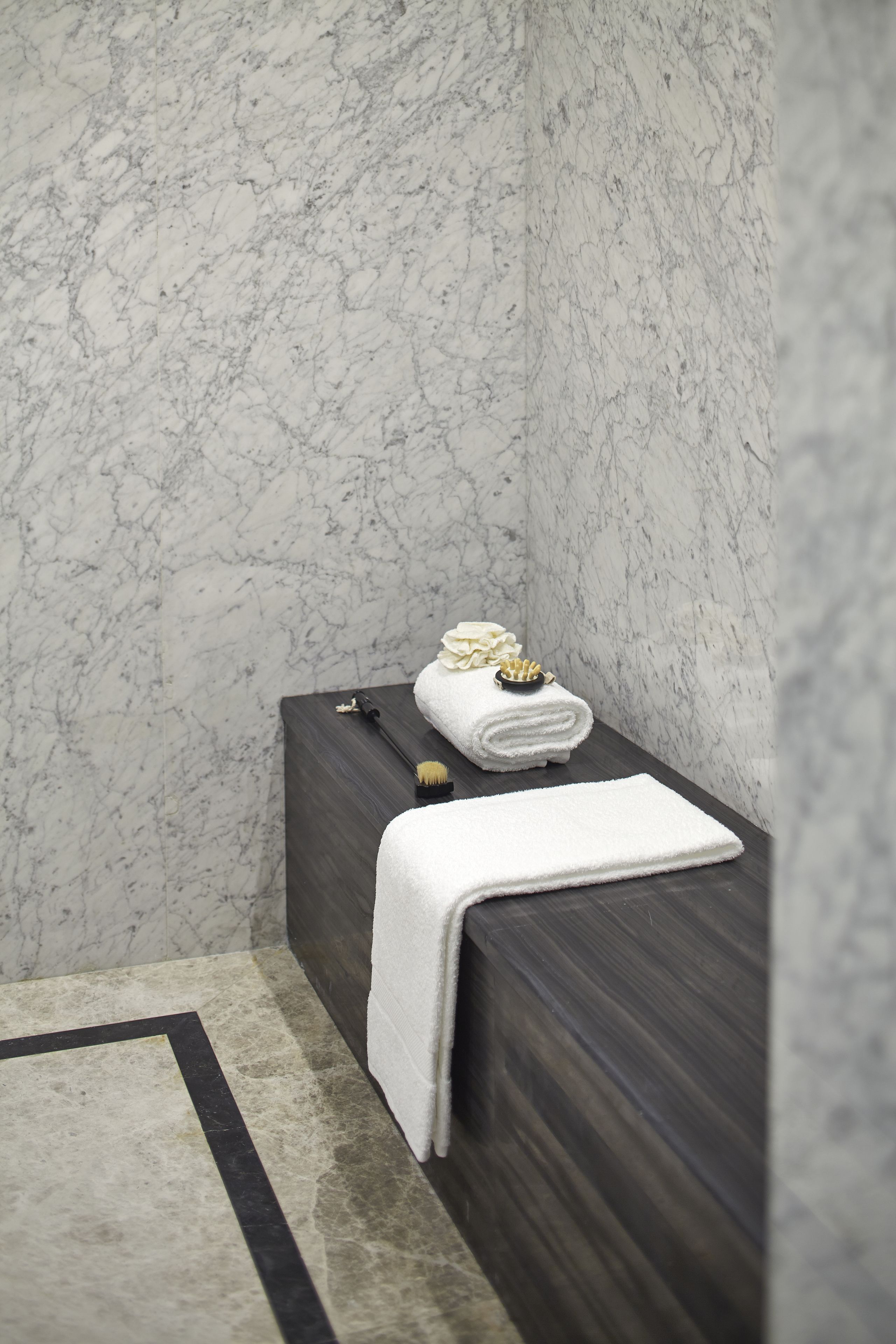 Bañera y ducha independientes, bañera profunda
