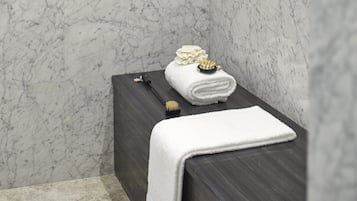 Bañera y ducha independientes, bañera profunda