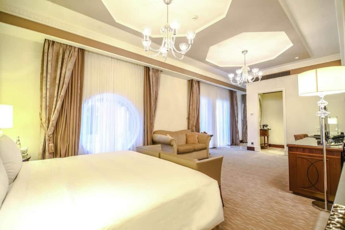 Premium bedding, memory foam beds, minibar, in-room safe