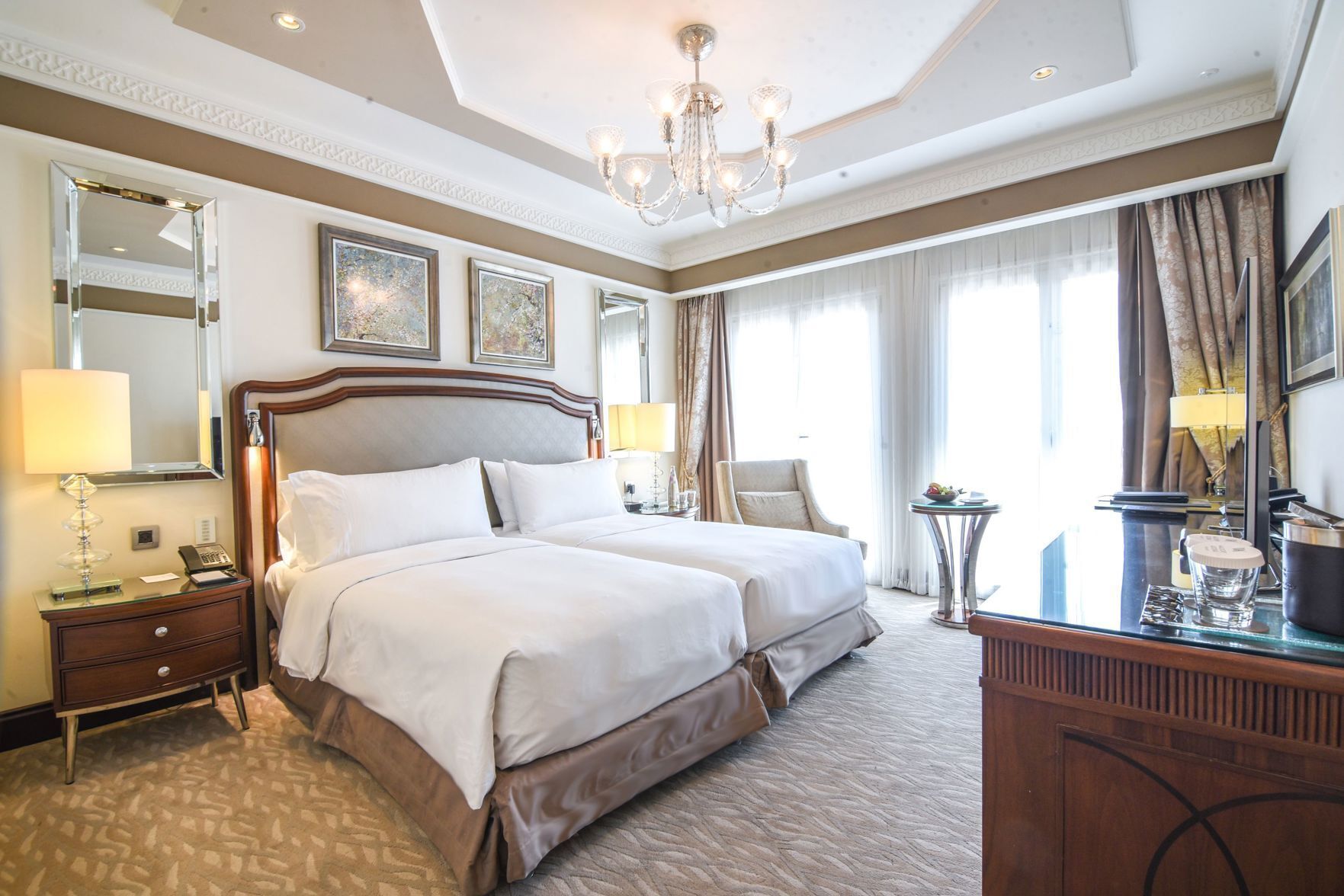 Ropa de cama de alta calidad, colchones con efecto memoria y minibar 
