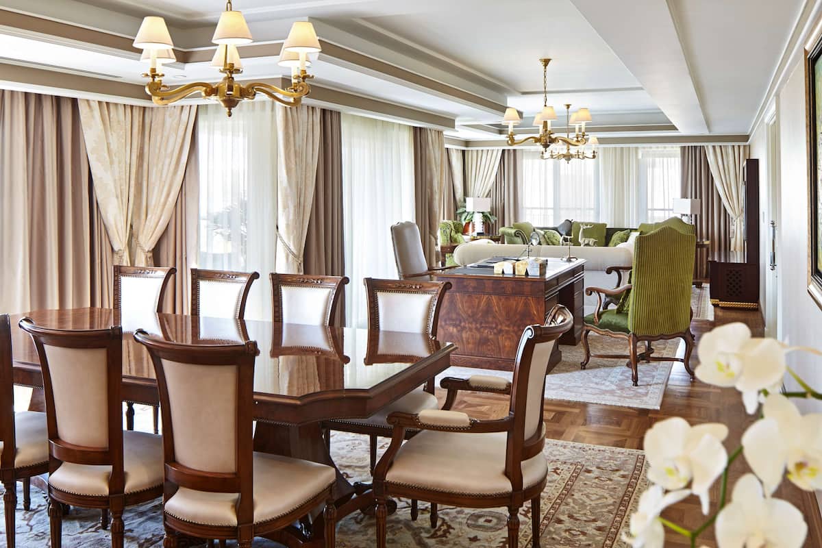 Noble Suite | Living area