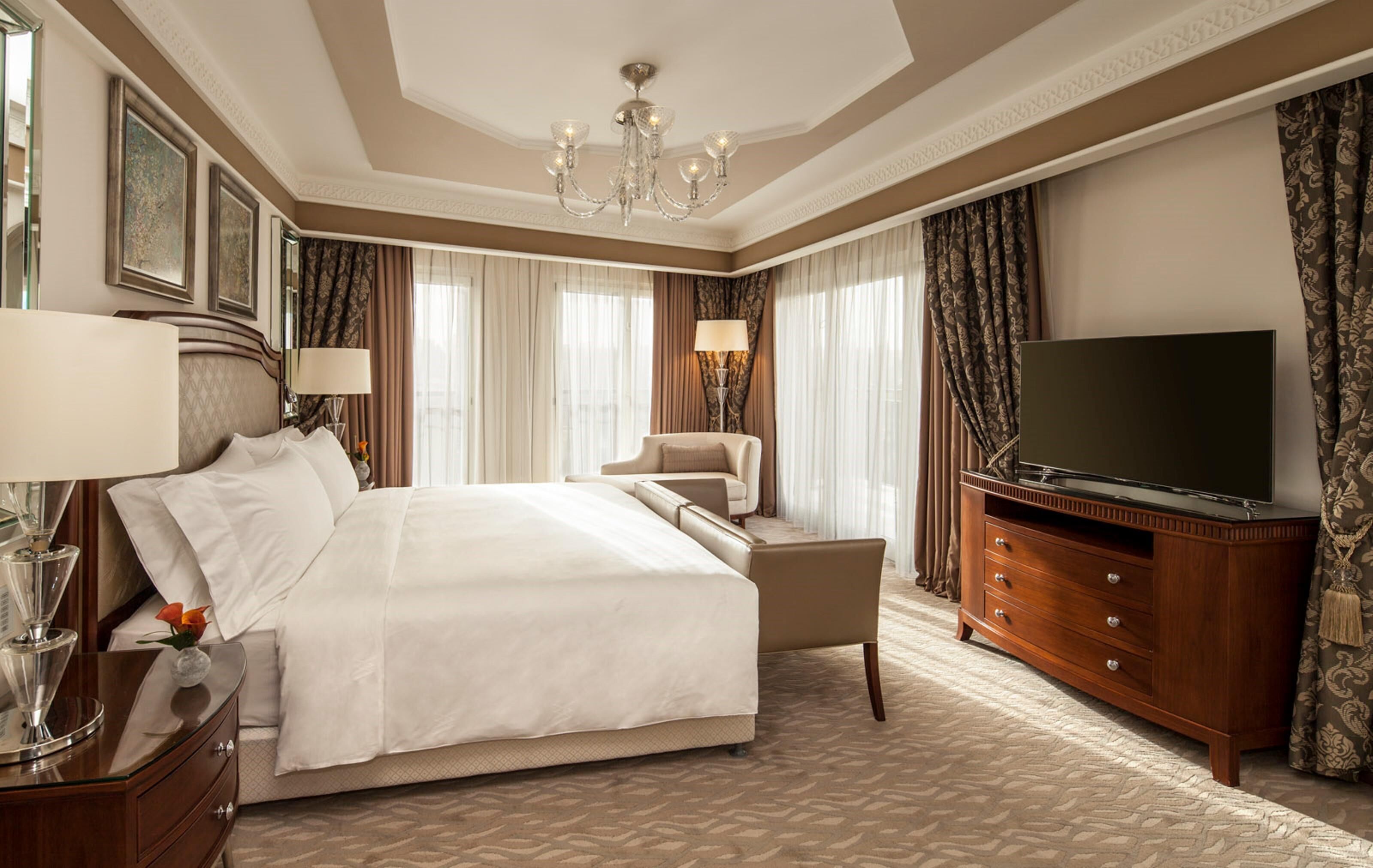 Ambassador Suite | Premium bedding, memory-foam beds, minibar, in-room safe