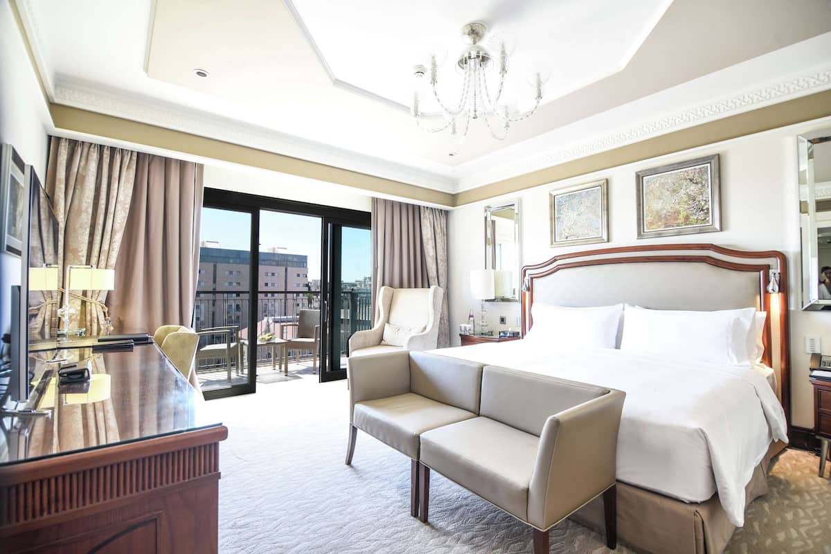 King, Deluxe Room, 1 King Bed, Balcony