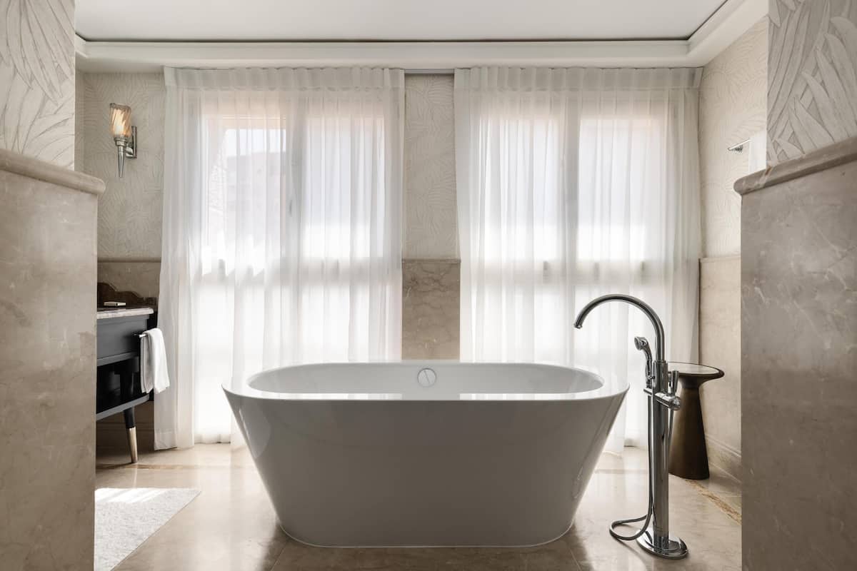 Separate bathtub and shower, deep-soaking bathtub, rainfall showerhead