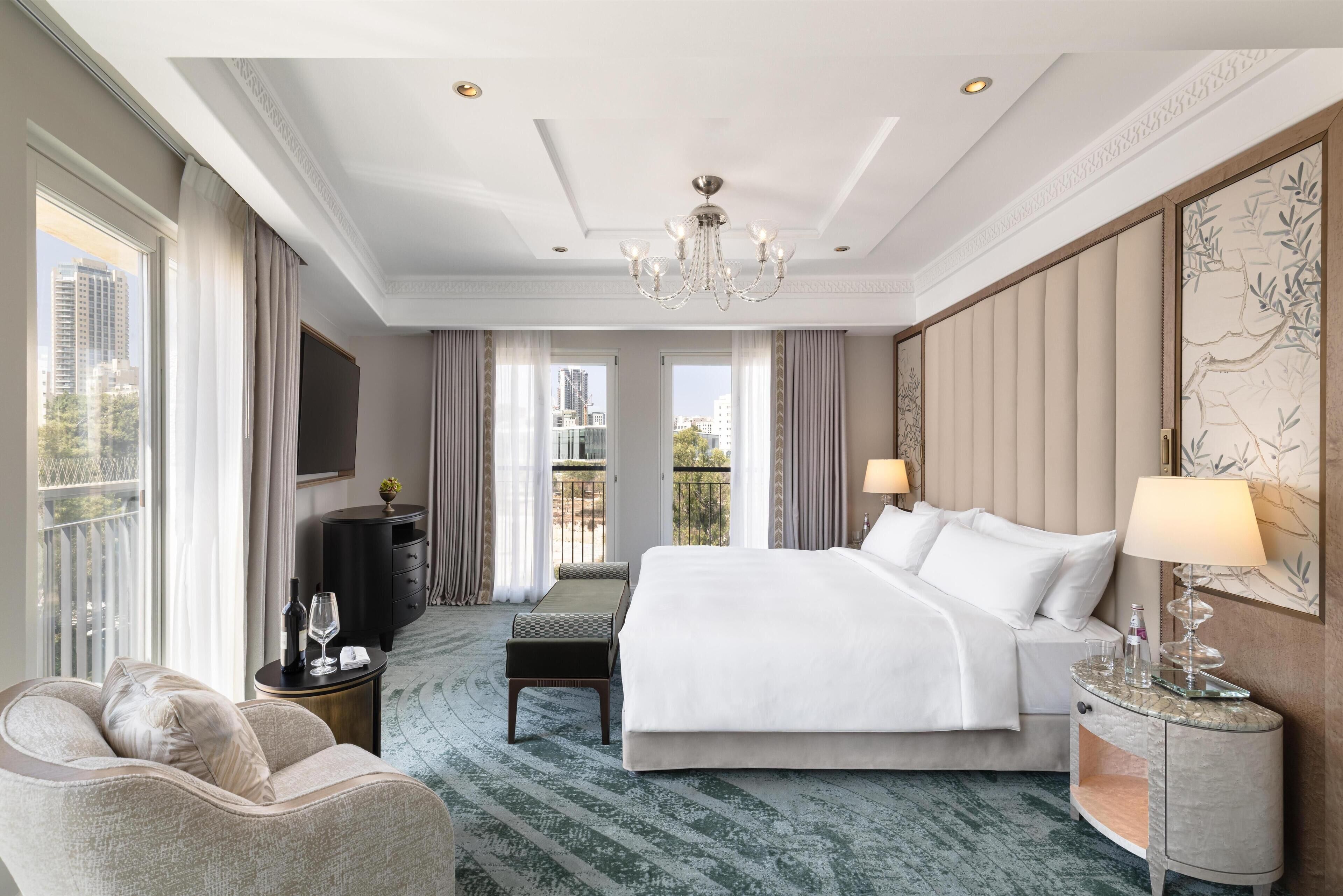 Premier Suite, 1 Bedroom | Premium bedding, memory-foam beds, minibar, in-room safe