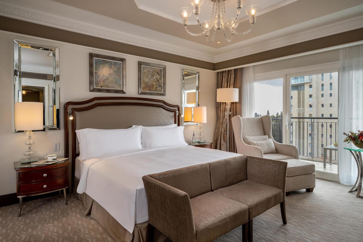 King, Habitación Deluxe, 1 cama King size, balcón | Ropa de cama de alta calidad, camas con efecto memoria y minibar