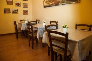 Restaurant - Monteoliveto Bed and Breakfast (Naples)