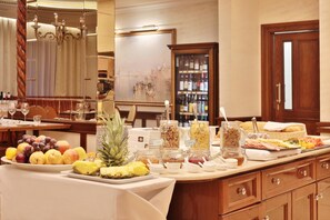 Daily continental breakfast for a fee - Retro Riverside Wellness Resort (Brezová)