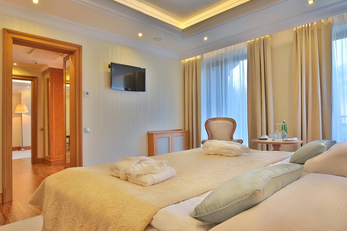 deluxe suite, balcony, river view | 2 bedrooms, pillow-top beds, minibar, in-room safe