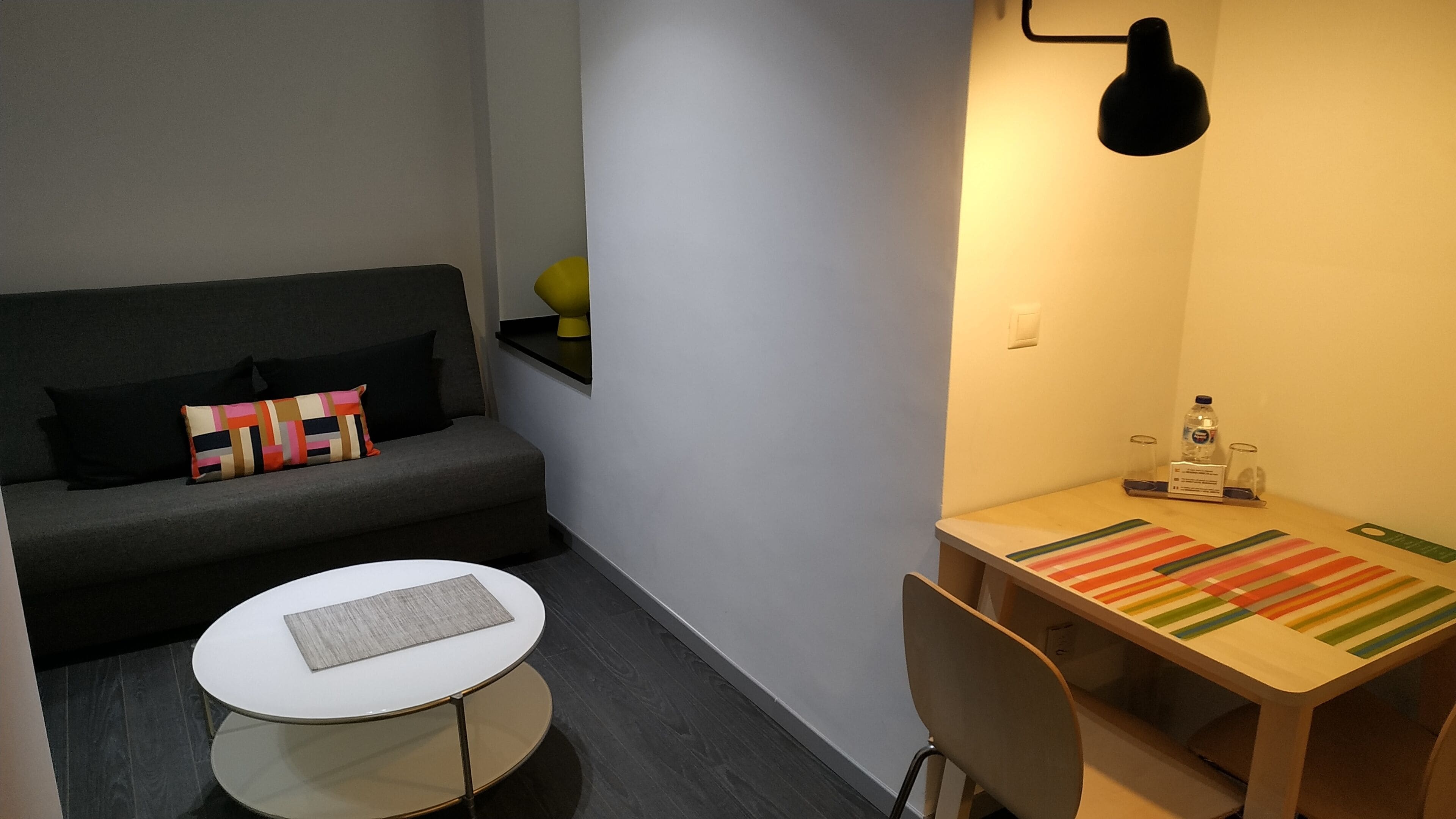 junior suite, city view | living area | smart tv