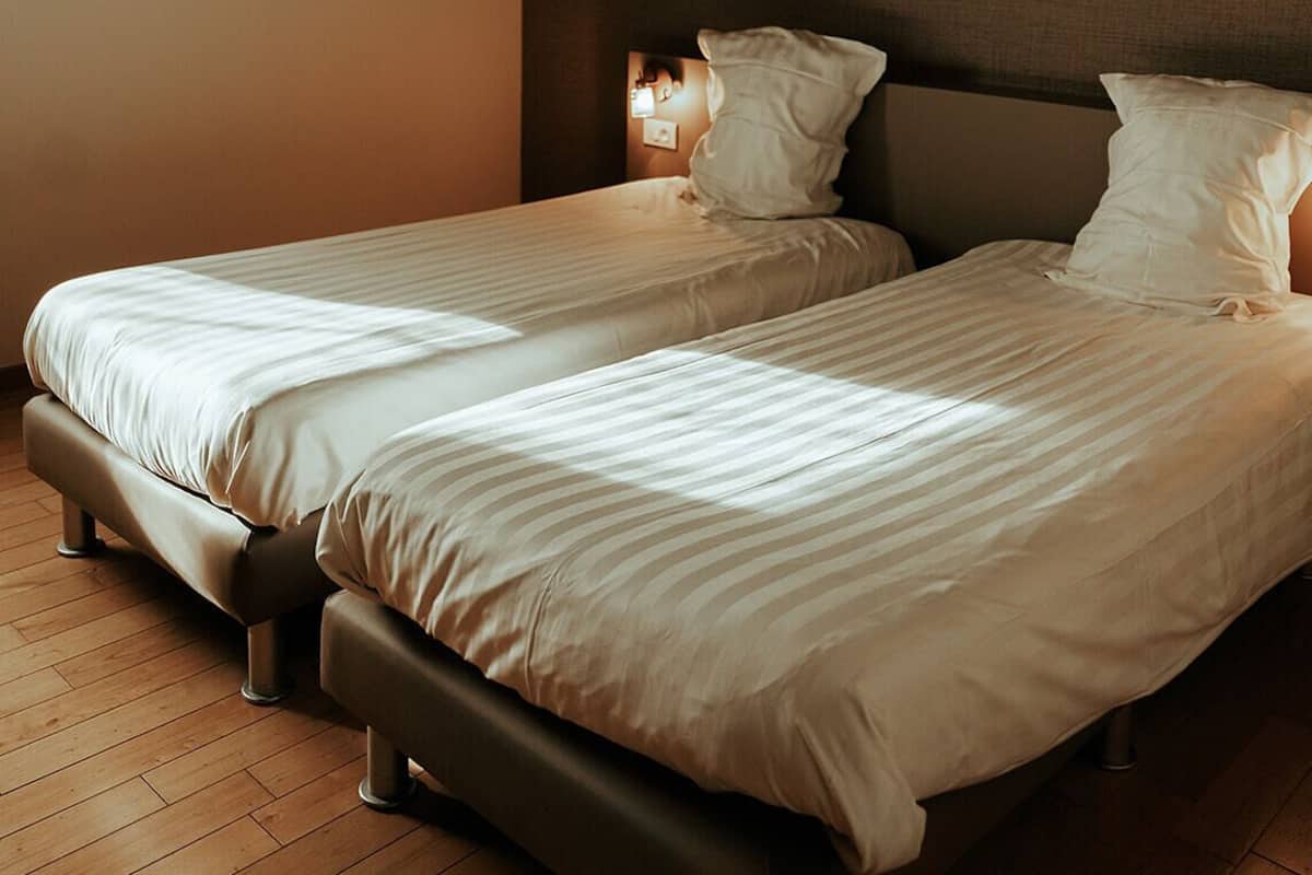 Standard Room, 2 Single Beds | 1 bedroom, in-room safe, desk, soundproofing