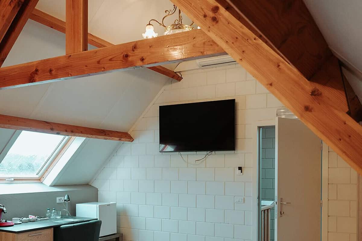 Junior Suite | 1 bedroom, in-room safe, desk, soundproofing