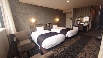 Premier Twin Room, Non Smoking | Desk, iron/ironing board, free WiFi
