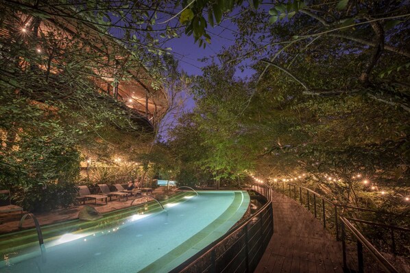 3 albercas al aire libre 