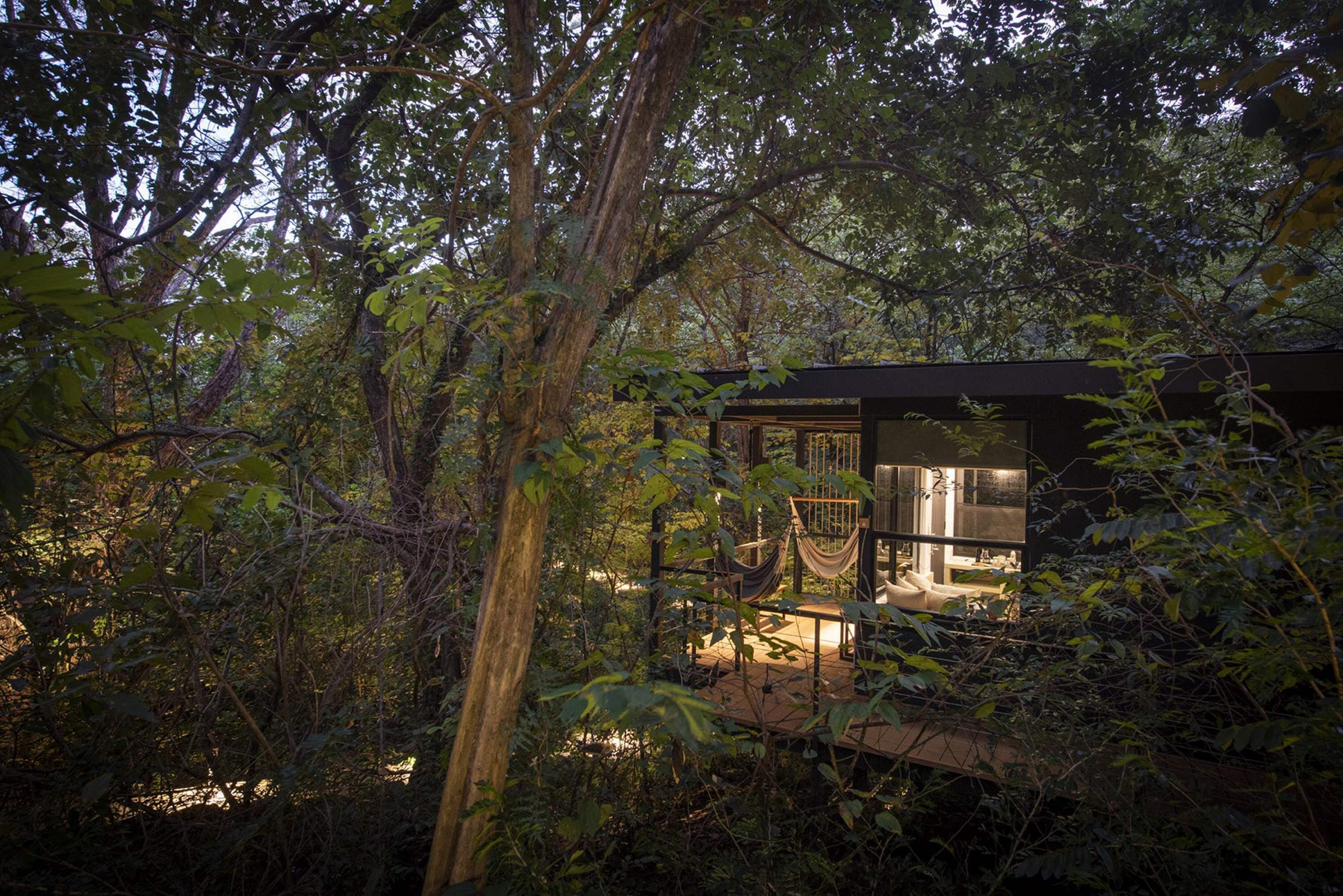 East Bungalow | Literie de qualité supérieure, coffres-forts dans les chambres, bureau