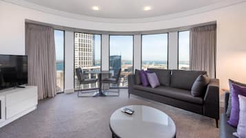 2 Bedroom Harbour Suite | In-room safe, desk, iron/ironing board, free WiFi