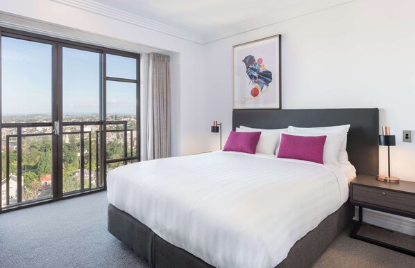 Coffre-fort, bureau, fer et planche à repasser, accès au Wi-Fi (inclus)