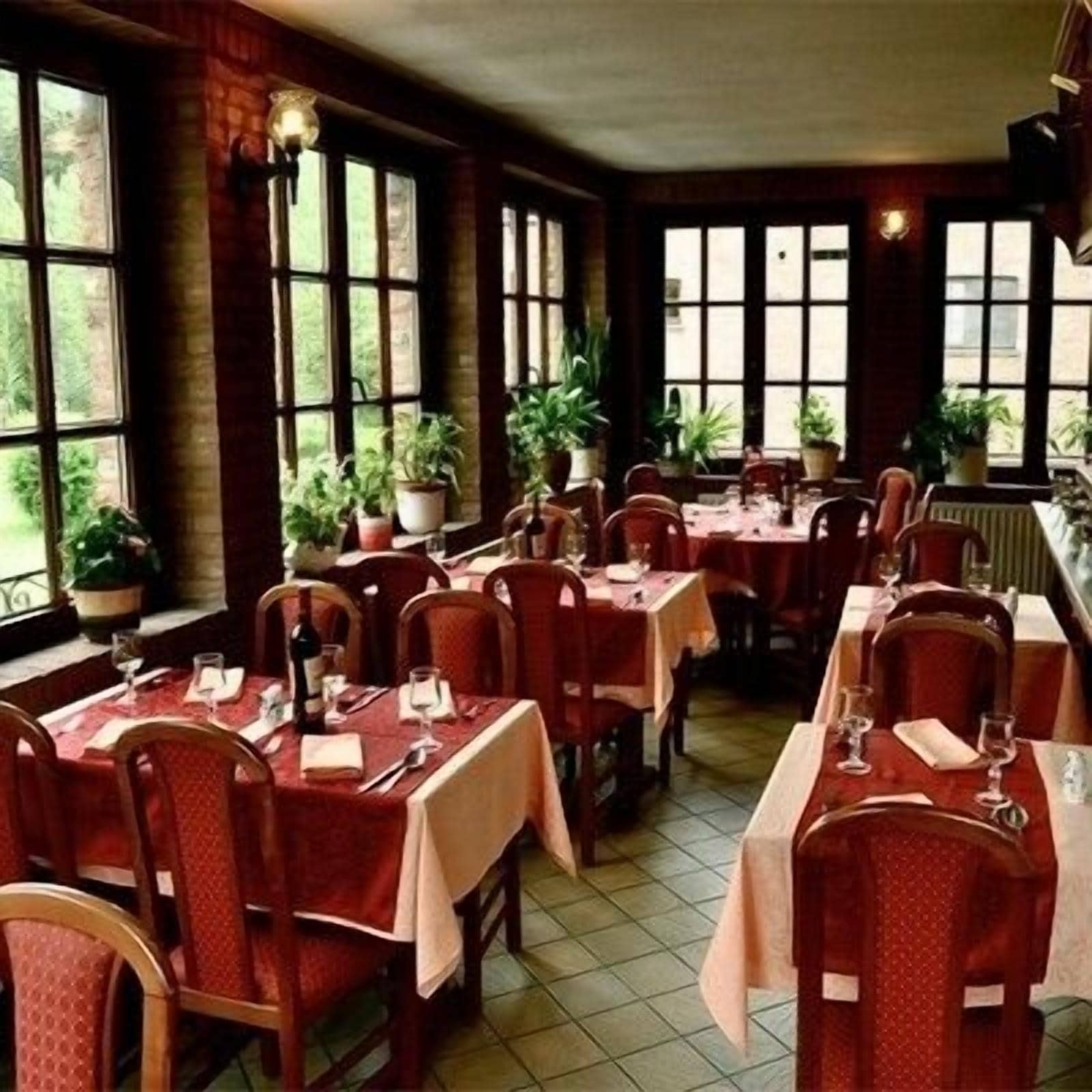 Déjeuner et dîner servis sur place